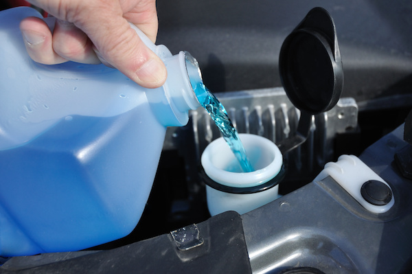 The 4 essential fluids for your car in winter? Windshield washer fluid,  antifreeze, oil and brake fluid - PMCtire